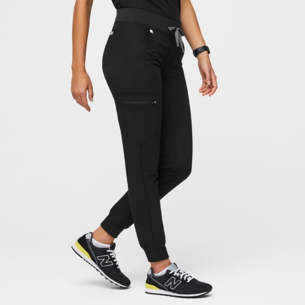 Figs Zamora Joggers in Black
